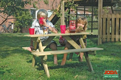 Klassisch gestaltete parkmöbel mit wartungsarmen materialien wie feuerverzinktem stahl und hochwertigem holz. Picknicktisch " Carlson " für Kinder - Wetterfeste ...