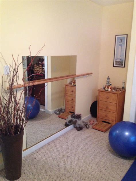 Tuesday, august 03, 2021 english Big mirror in bonus room with tv mounted above for multi ...