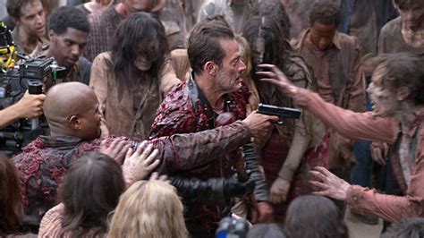 Rick faces new difficulties after a battle. Negende seizoen voor 'The Walking Dead' met nieuwe ...