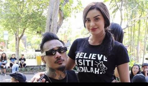 Momen penjemputan jerinx sid itu diabadikan nora alexandra di instagram story. Nora Alexandra Unggah Lirik Lagu Ciptaan Jerinx, Netizen ...