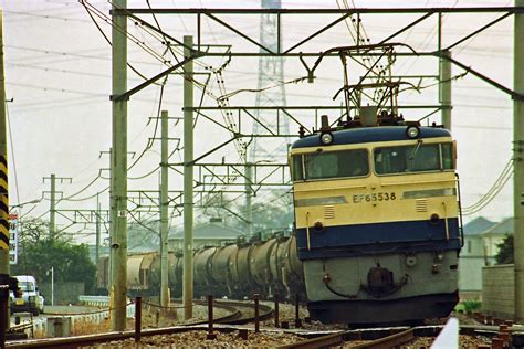 Looking from underneath there is no way i can see to tighten it. EF65 538号機 - 鉄と本と車と