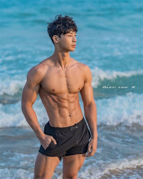 Learn how simu liu trained and the workout and diet he used to prepare to become marvel's shang chi! He's Gorgeous; | ボーイズ, アジアスタイル, メンズファッション