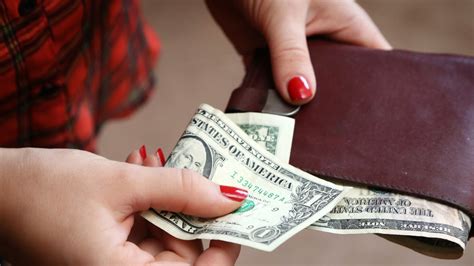 Here's how to make sure your money is real. How to spot counterfeit money | 12newsnow.com