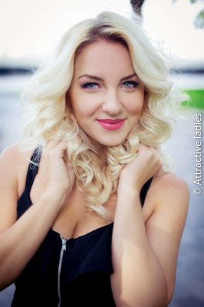 J'ai vu beaucoup de vidéos et de photos avec eux et je veux partager ce genre de choses, j'ai décidé de créer ce lieu où vous trouverez toujours mes photos et films préférés avec ces dames. Épinglé sur RUSSIE
