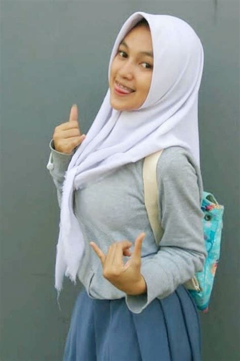 The latest tweets from @jilbab_stw Kumpulan Foto Siswi SMA Pakai Hijab yang Cantik Dan Manis ...