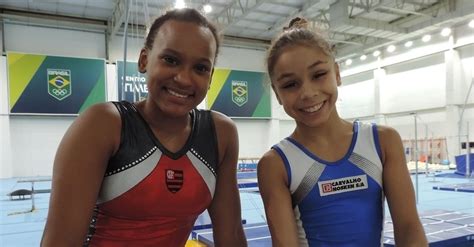 A tetracampeã olímpica desistiu de participar da final do individual geral para cuidar da saúde mental. Rebeca Andrade e Flávia Saraiva, as pequenas notáveis da ...