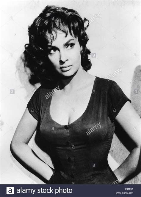Juli wird die schauspielerin 90. GINA LOLLOBRIGIDA Italian film actress about 1955 Stock ...