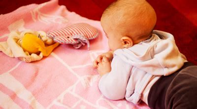 Ich würde mal sagen, einen mann ins bett zu kriegen dürfte für eine frau doch nicht schwer sein und vor allem dann, wenn ihr schon ward. Wie beschäftige ich mein Baby (0-6 Monate)? - Nestling