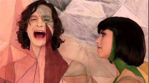 The emotionally charged somebody that i used to know details a mutually ended relationship in which one person feels a pain that the other refuses to feel. Gotye somebody that i used to know (Deephouse) Remix - YouTube