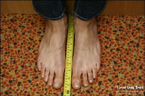 Like giant 6'7 (2.006m) 290 lb. Hania's long legs and long feet - I Love Long Toes - 45 Photos