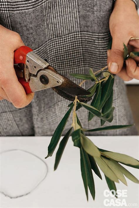 Coroncina di ulivo e lavanda per la tavola e segnaposto naturali. Segnaposto Ulivo - Apparecchiare la tavola di Pasqua. Chic ...