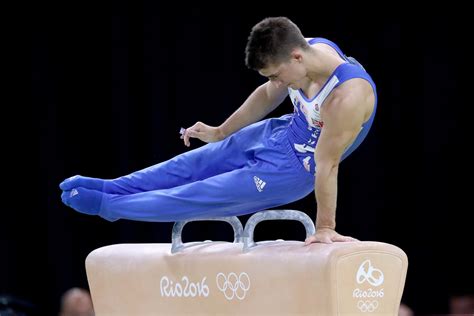 Tem quatro aparelhos, salto sobre a mesa, barras paralelas assimétricas, trave de equilíbrio e solo. Finais olímpicas: solo masculino, cavalo com alças, salto ...