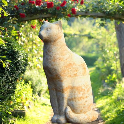 Die dekorationselemente für den garten sind in mehreren größen erhältlich und natürlich widerstehen sie selbst extremen temperaturschwankungen. Katze Skulptur für den Garten - Annuka • Gartentraum.de