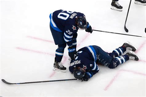 The only good news on the evening for the jets was that for the first time since march 2020 they had fans in attendance. VIDEO: ¡Sangre en el hielo! El jugador de hockey Tucker Poolman recibe un espantoso golpe de ...