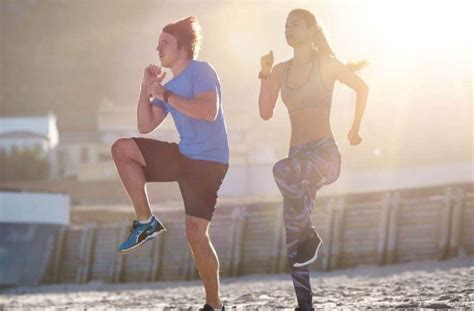 Anders als beim krafttraining, bei dem es vorrangig um die definition der muskeln und damit nicht zuletzt auch um ästhetische gesichtspunkte geht, stehen beim ausdauertraining die körperliche leistungsfähigkeit und gesundheitliche aspekte im vordergrund. 6 Übungen für Herz-Kreislauf-Training