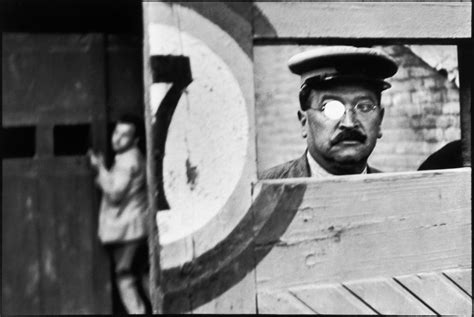 He was influenced by his father, a respected and wealthy. Henri Cartier Bresson Photos Célèbres : 10 étapes