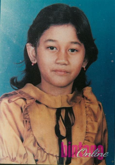 Nike ardilla was born on december 27, 1975 in bandung, indonesia as raden rara nike ratnadilla kusnadi. Mengenang Nike Ardilla Lewat Foto-fotonya Semasa Hidup ...