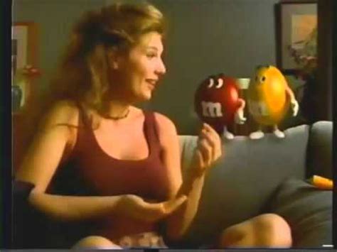 Host, daisy fuentes, cnbc, 1994. M&M's - Daisy Fuentes (1995, USA) - YouTube