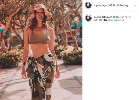 Foto sophia latjuba dan abdee slank dipamerkan dalam insta story sophia latjuba. 4 Artis yang Dinyinyiri karena Berbikini Seksi, Terbaru ...