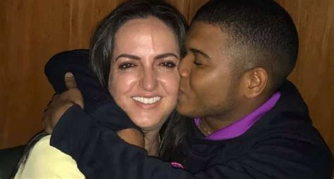 Así lo hizo saber en un entrevista en rcn radio, donde manifestó que aunque no descarta su aspiración presidencial, su principal objetivo en este. María F. Cabal habla de admiradores con Polo Polo en Facebook