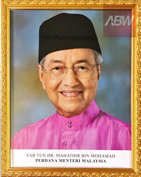 Mahathir mohamad, bekas perdana menteri malaysia yang juga selaku penasihat lada. ABWSOUVENIRS: Bingkai Gambar Perdana Menteri Malaysia