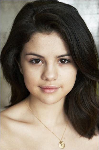 Here are 10 top pictures of selena gomez which prove that she is a very beautiful celebrity even without makeup. Selena, Selena gomez and Makeup on Pinterest