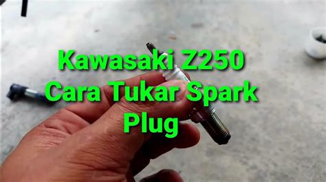Guide ringkas yang boleh di. Kawasaki Z250 Cara Tukar Spark Plug - YouTube