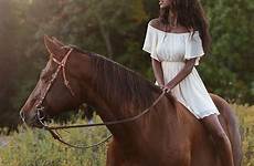horseback cowgirl horses cowgirls bareback cavalo montar naa equestrian mistymorrning