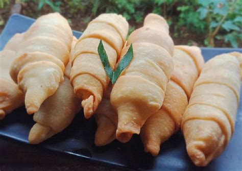 Penyimpanan dalam wadah kedap udara bisa membuat keripik bertahan hingga 3 minggu. Resep Molen Renyah Anti Gagl - Resep Molen Pisang Anti ...