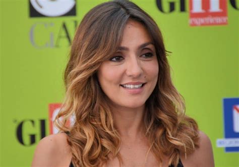 Ambra angiolini (born in rome, 22 april 1977) is a former italian tv host and singer in the 1990s, who nowadays mainly works as an actress. 'Ma cosa hai fatto ai capelli?': Ambra Angiolini ...