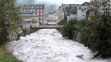 Ces inondations périodiques fertilisent l égypte. CAUTERETS INONDATION 10 12 016 - YouTube