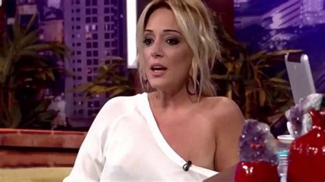 Okulu bitirdikten sonra 6 ay sky tv'de çalıştı ve diksiyon dersleri aldı. Sunucu Saba Tümer, Sevgilisinin Odasında Yatak Olmak ...