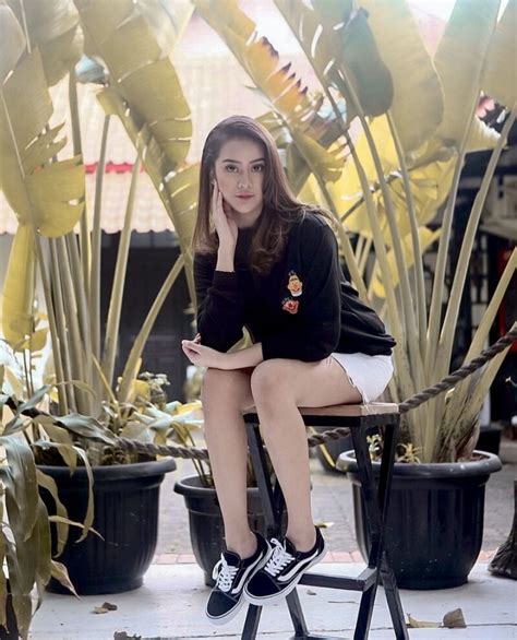 Pembayaran mudah, pengiriman cepat & bisa cicil 0%. 10 Inspirasi OOTD Kece ala Anya Geraldine, Gaya Santai ...