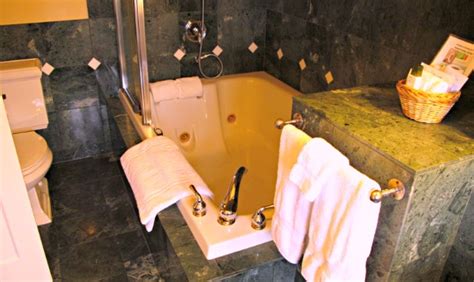 Hotel at laurel factor victoria, bc inns. Vancouver Island Jacuzzi Suites - Excellent Romantic Vacations