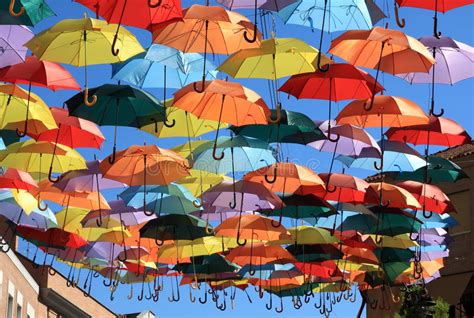 Egal, ob für das reisewetter an ihrem urlaubsziel in spanien oder das wetter vor ihrer haustüre, hier finden sie ständig aktualisierte wetterberichte und wettervorhersagen für spanien. Regenschirme Madrid, Getafe, Spanien Stockfoto - Bild von ...