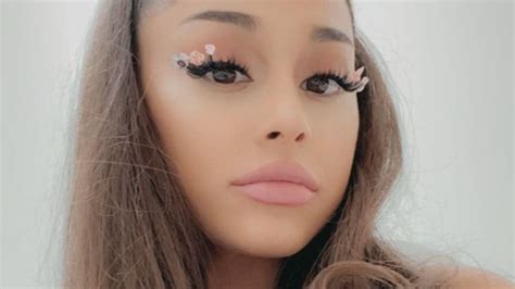 Vamos a ver un poco de su presentación en one love manchester, pongamos atención al enorme diamante para ver si es solo un accesorio o tal vez el. Zum 20. Mal: Ariana Grande knackt erneut Guinness ...