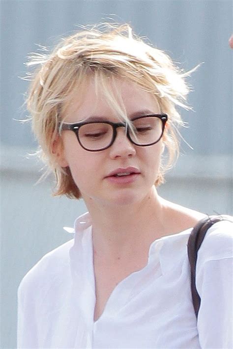 The short manes with loose waves can enhance. Carey Mulligan (With images) | Celebrity short hair, Short ...