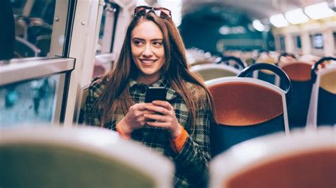 It is hidden like an easter egg, but it's easy to uncover. Gmail: Den Dark Mode für Android und PC aktivieren