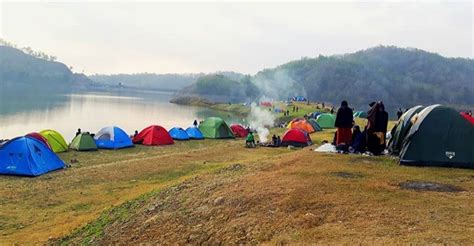 Dekat dengan hutan wisata (cagar alam), banyak pepohonan yang memberikan kesan sejuk, terletak dianara dua bukit yang sangat indah, serta terdapat jalan yang melingkarinya. Waduk Sermo, Lokasi, Aktivitas, Rute & Tiket Masuk 2020 ...