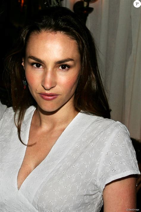 She is primarily known for her role as linda in a french sitcom models in paradise (coeurs caraïbes). Archives - Vanessa Demouy - Purepeople