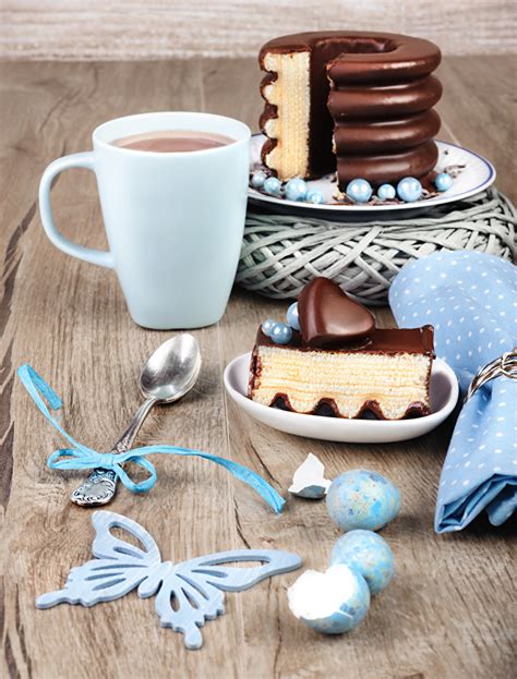 Once the milk is warm, remove from heat and whisk in the chocolate, stirring until the chocolate is melted. Fonds d'ecran Chocolat chaud Gâteau Chocolat Papilionoidea ...