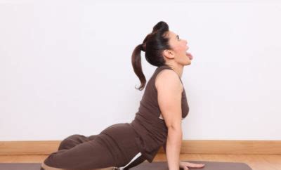 The name comes from the sanskrit simha , meaning lion, and asana , meaning pose.. Simhasana Yoga (Lion Pose) - How To Do Steps And Its ...