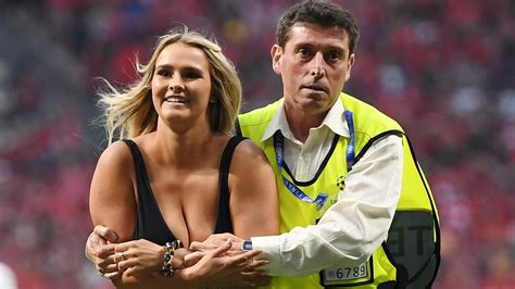 At the 2019 champions league final, american model kinsey wolanski became an overnight celebrity who reportedly made millions for her stunt. Champions League Final streaker, pitch invader: Kinsey ...