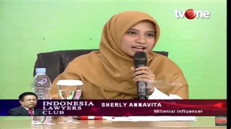 Diketahui apabila perempuan tersebut bernama sherly annavita, biodata, foto, profil, pendidikan, prestasi dan. Biodata Sherly Annavita, Kritik Pedas Jokowi di ILC Ibu ...