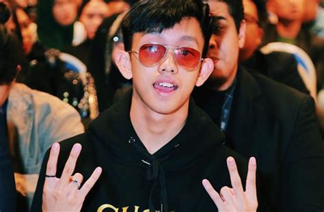 Ismail izzani luar biasa ft alif official music video. 'Mana Ada Kpop'- Netizen Puji MV Luar Biasa Ismail Izzani ...