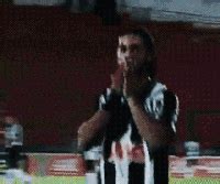 Ma come fàààààà quello ji viene in scivolata e quello ji. #Ronaldinho #Gaúcho #gifs #gifsbrasil #gif #memes #follow ...