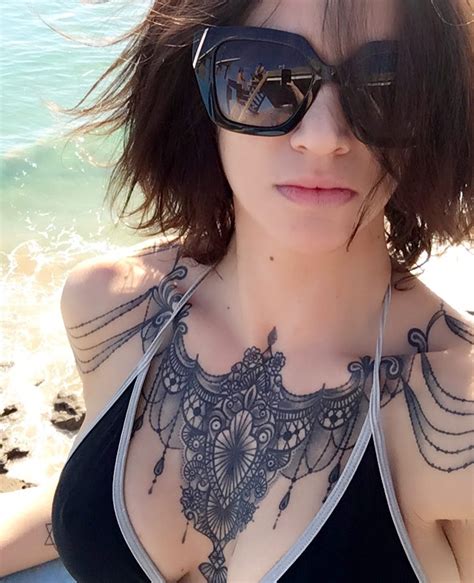 Her daughter asia argento confirmed the news in an instagram post, writing in italian: L'ardente Asia Argento et ses tatouages - Tattoolib