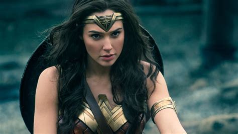 What's even better is that, according to the actress's makeup artist. Gal Gadot Debuts First Image of Her Wonder Woman 1984 outfit | The Mary Sue