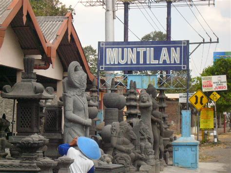 Candi bukit batu pahat (gps: Berita Magelang - Kerajinan Pahat Batu Muntilan