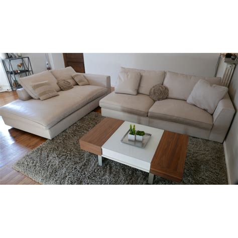 N'en doutez pas, votre canapé habitat saura à coup sûr donner beaucoup de classe à votre salon ! Canapé en cuir de qualité couleur crème de Daniele Lo ...